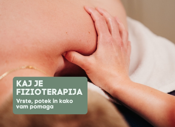 Fizioterapevtka izvaja manualną terapijo na pacientu - kaj je fizioterapija